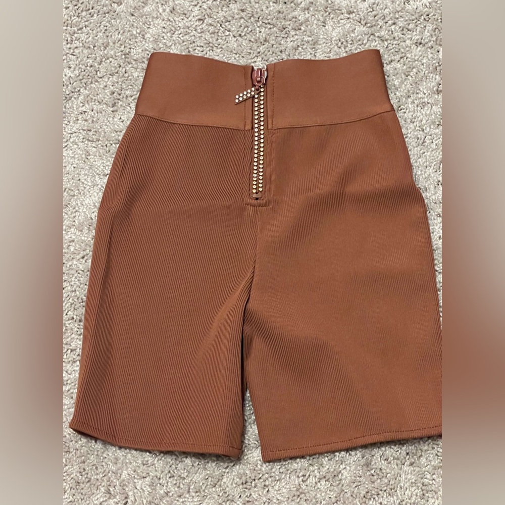 Fitted high waisted Shorts